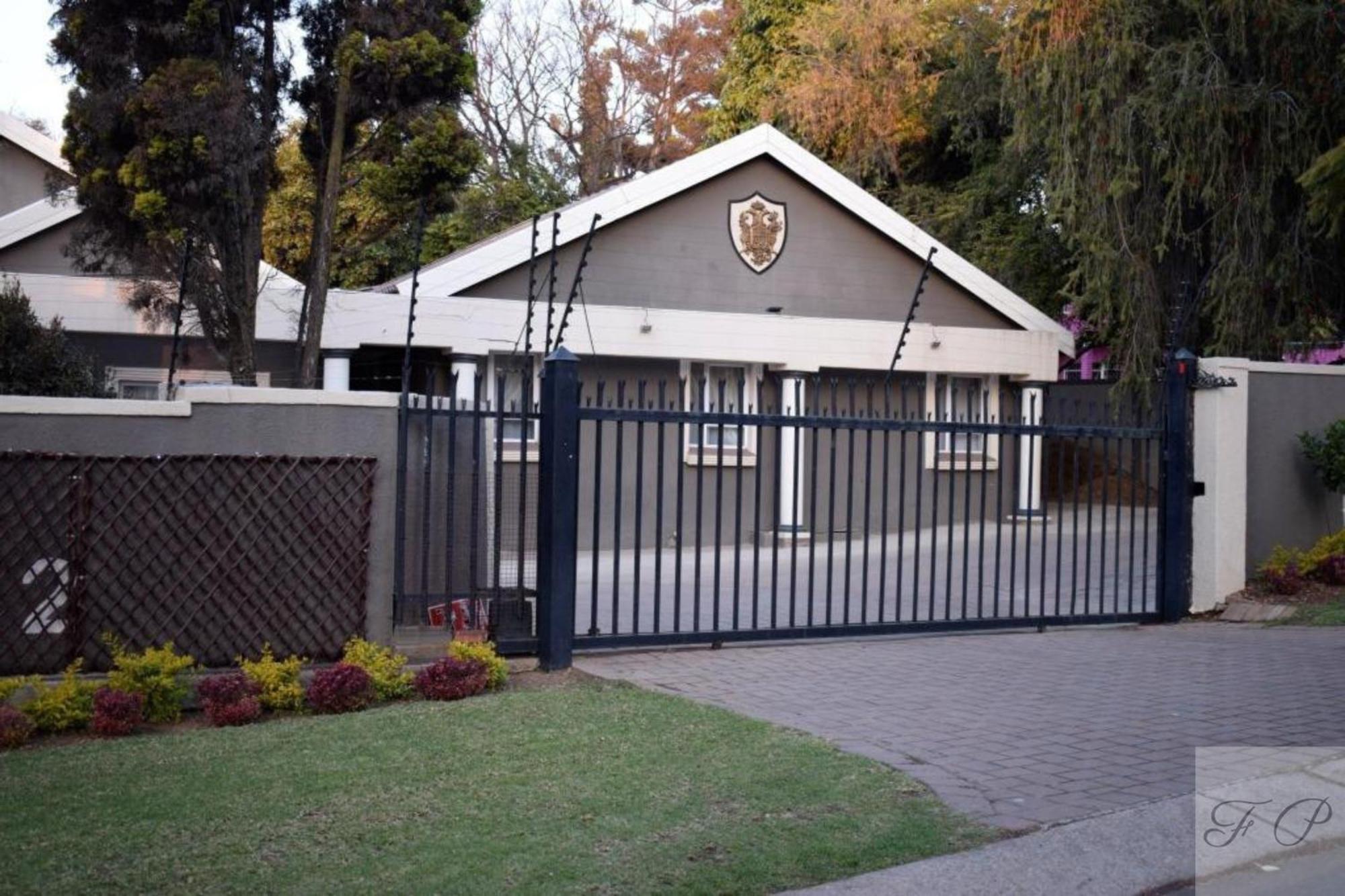 The Giraffe Room At Frederick'S Place Pretoria-Noord Exterior foto